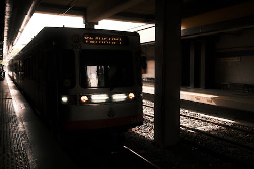 Foto profissional grátis de estação de trem, estrada de ferro, metrô