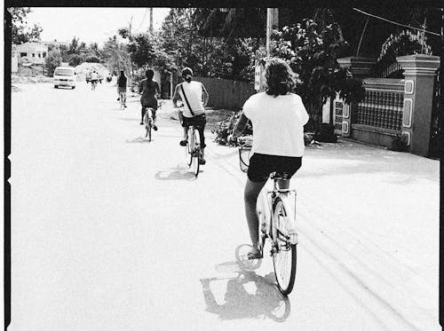 bezplatná Základová fotografie zdarma na téma bikeři, černobílý, cyklista Základová fotografie