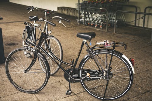 bisikletler, nakliye, tekerlekler içeren Ücretsiz stok fotoğraf