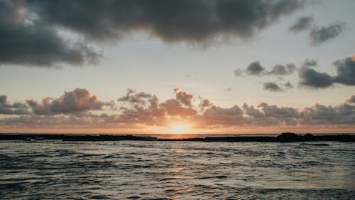 Free Scenic View of an Ocean During Golden Hour Stock Photo