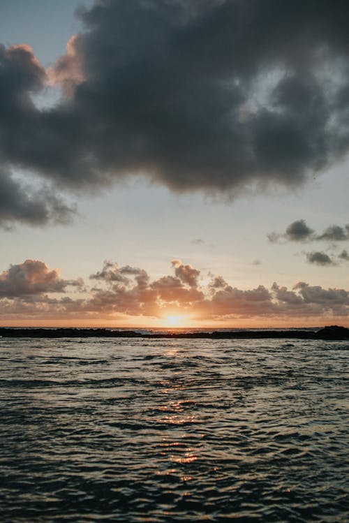 Ücretsiz akşam karanlığı, bulut oluşumu, deniz içeren Ücretsiz stok fotoğraf Stok Fotoğraflar