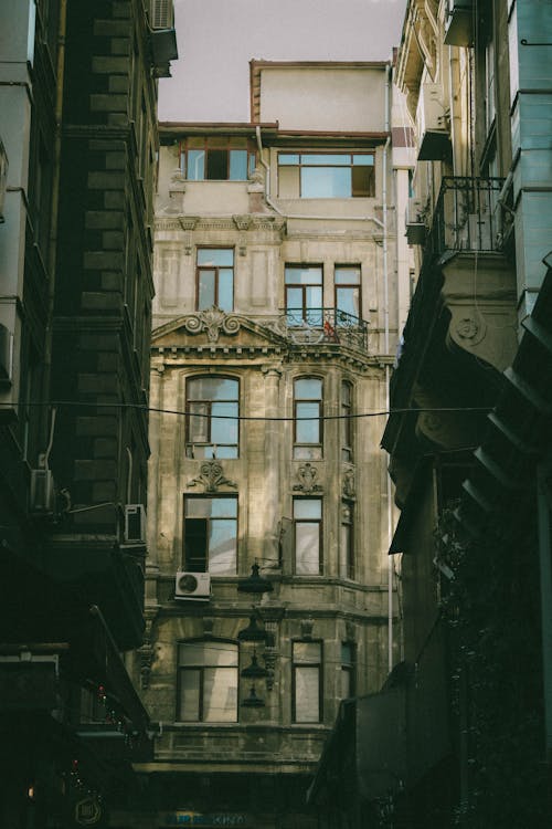 Foto d'estoc gratuïta de arquitectura, carrer, carreró posterior