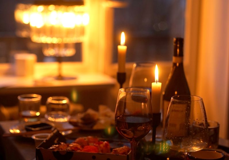 Online dating: starting a conversation on a niche platform