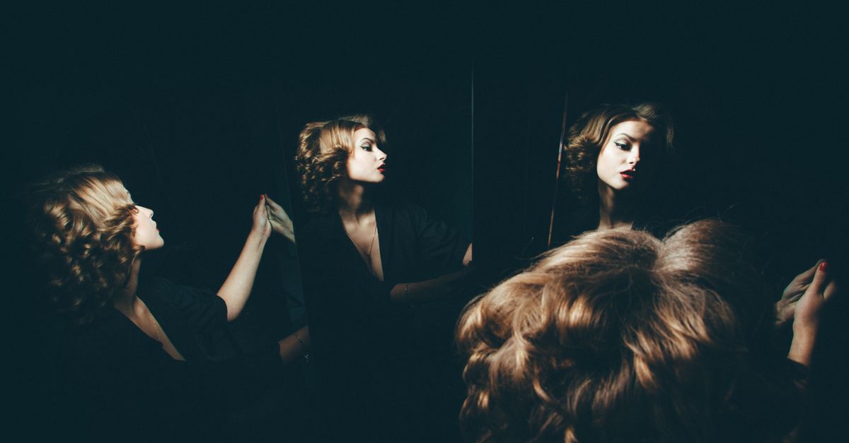 Protocole : l'induction par le regard dans un miroir pour l'estime de soi
