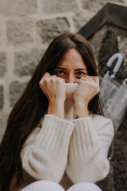 Základová fotografie zdarma na téma brunetka, hezký, mikina