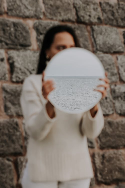 Základová fotografie zdarma na téma držení, kruhové zrcadlo, odraz