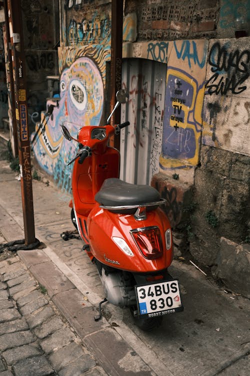 Безкоштовне стокове фото на тему «Vespa, вертикальні постріл, мотоцикл»