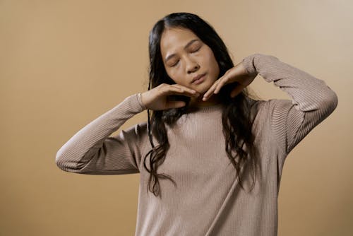 アジアの女性, ポーズ, 目を閉じての無料の写真素材
