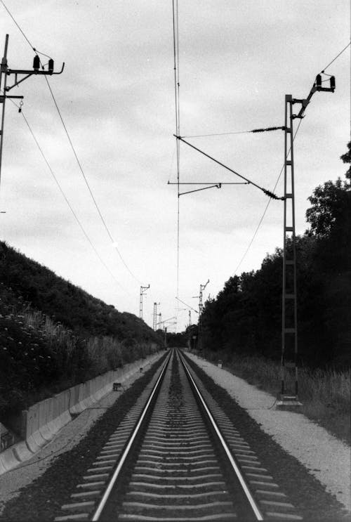 Δωρεάν στοκ φωτογραφιών με 35mm, ασπρόμαυρο, γραμμές τρένου