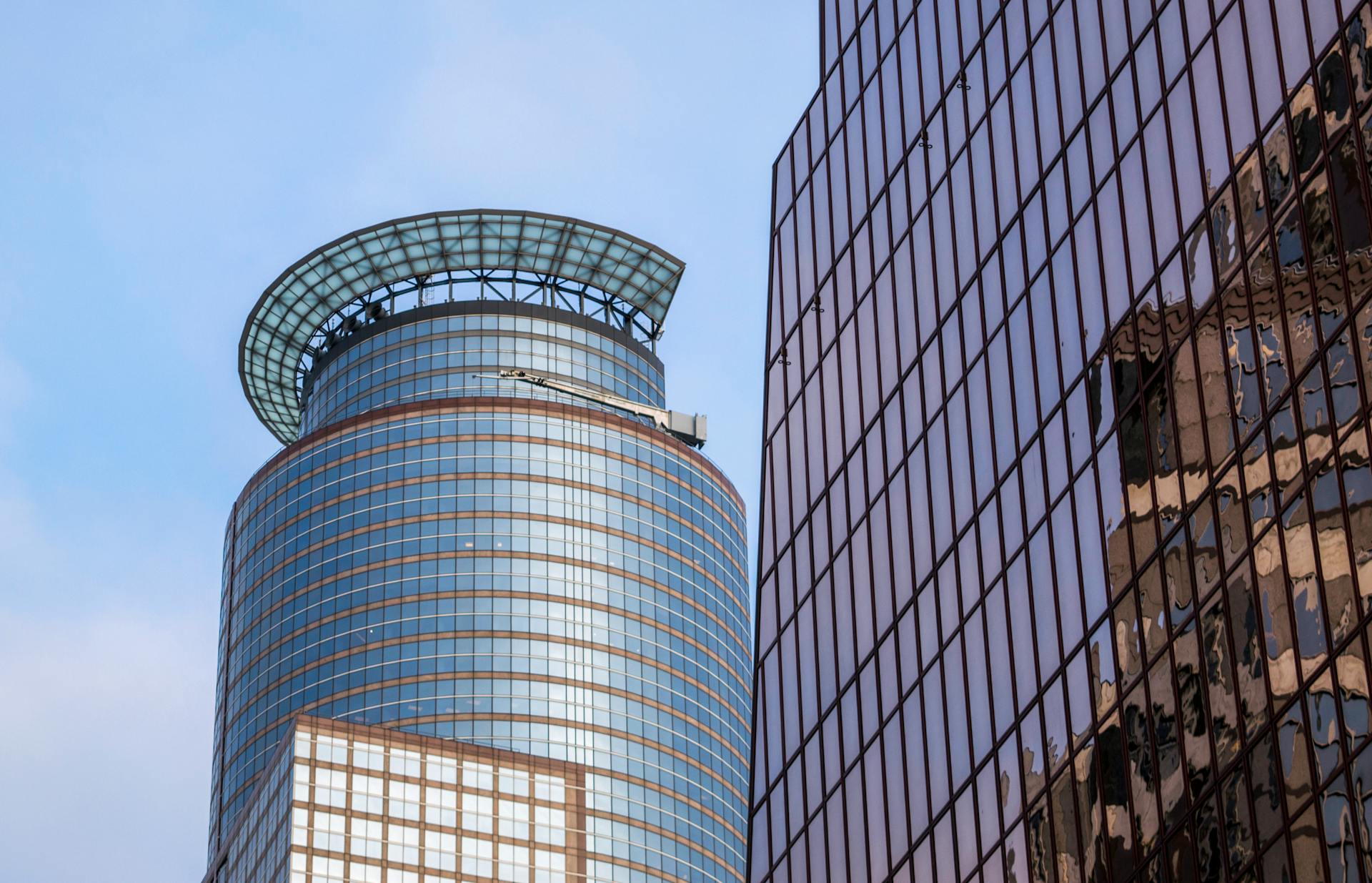 Stunning view of modern skyscrapers reflecting in Minneapolis, showcasing architectural elegance.