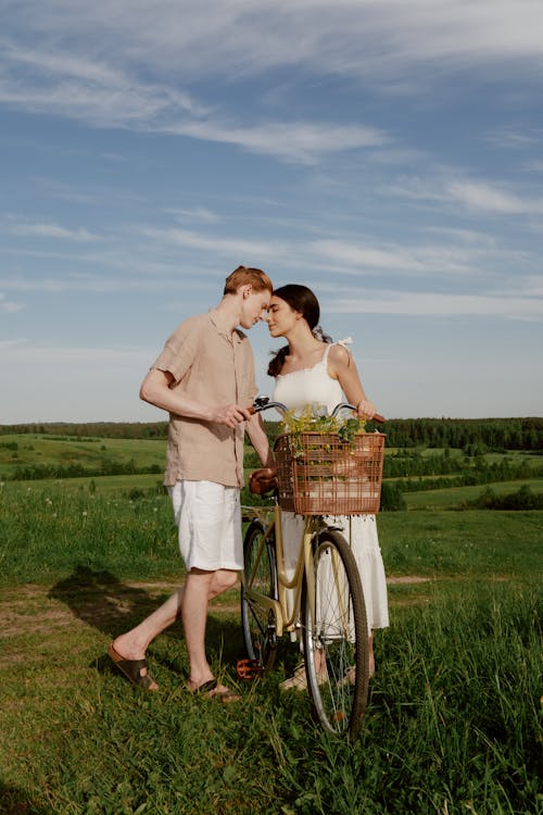 Imagine de stoc gratuită din bicicletă, câmp, cer albastru