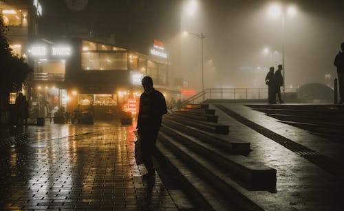 Kostnadsfri bild av blött golv, gatufoto, kommersiella byggnader