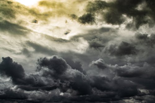 Фотография серых облаков