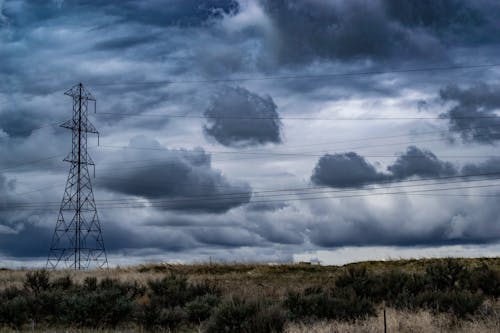 Fotobanka s bezplatnými fotkami na tému búrka, elektrická energia, elektrické vedenia