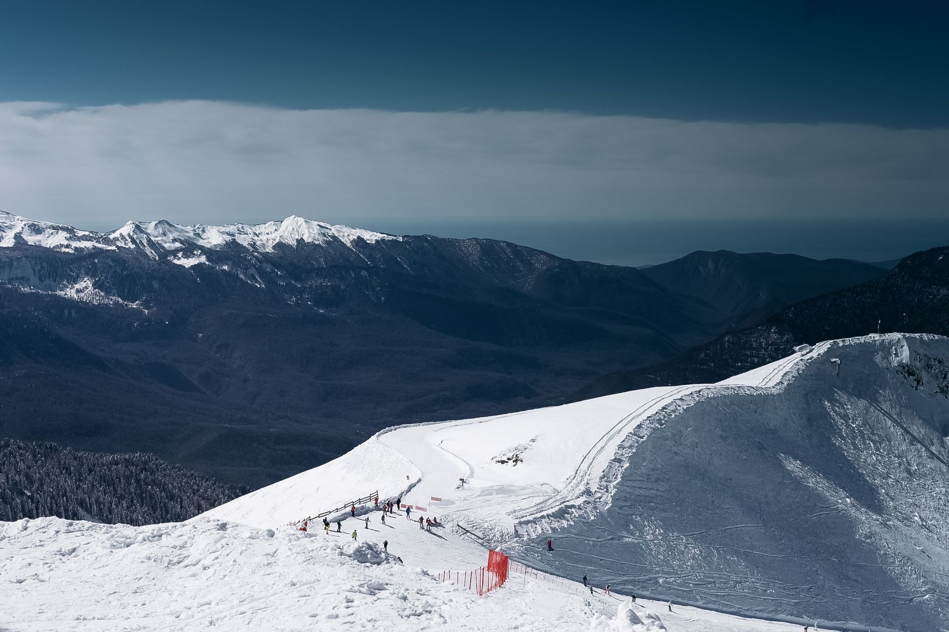 Christmas Gifts for Skiers 2026 - The Ultimate Gift Guide