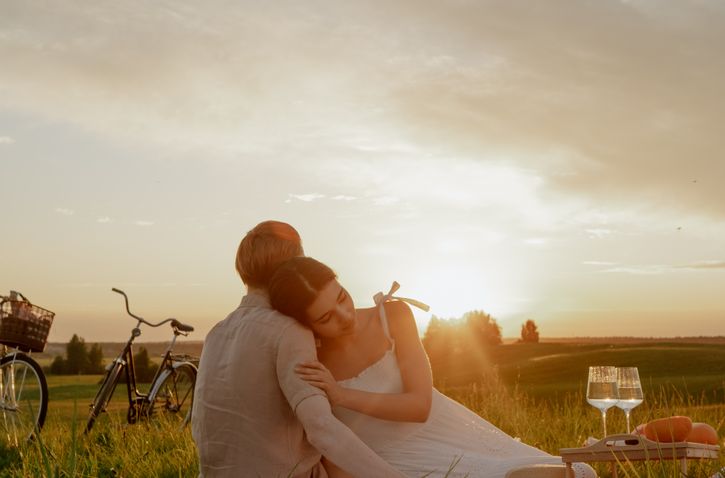 Online dating: starting a conversation on a niche platform