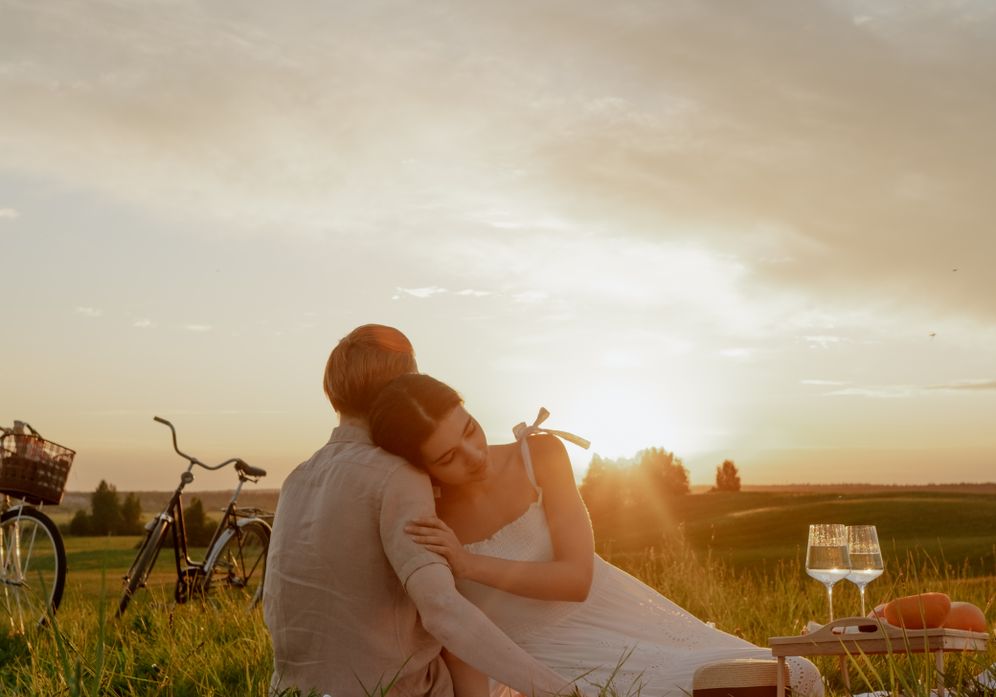 Online dating: starting a conversation on a niche platform