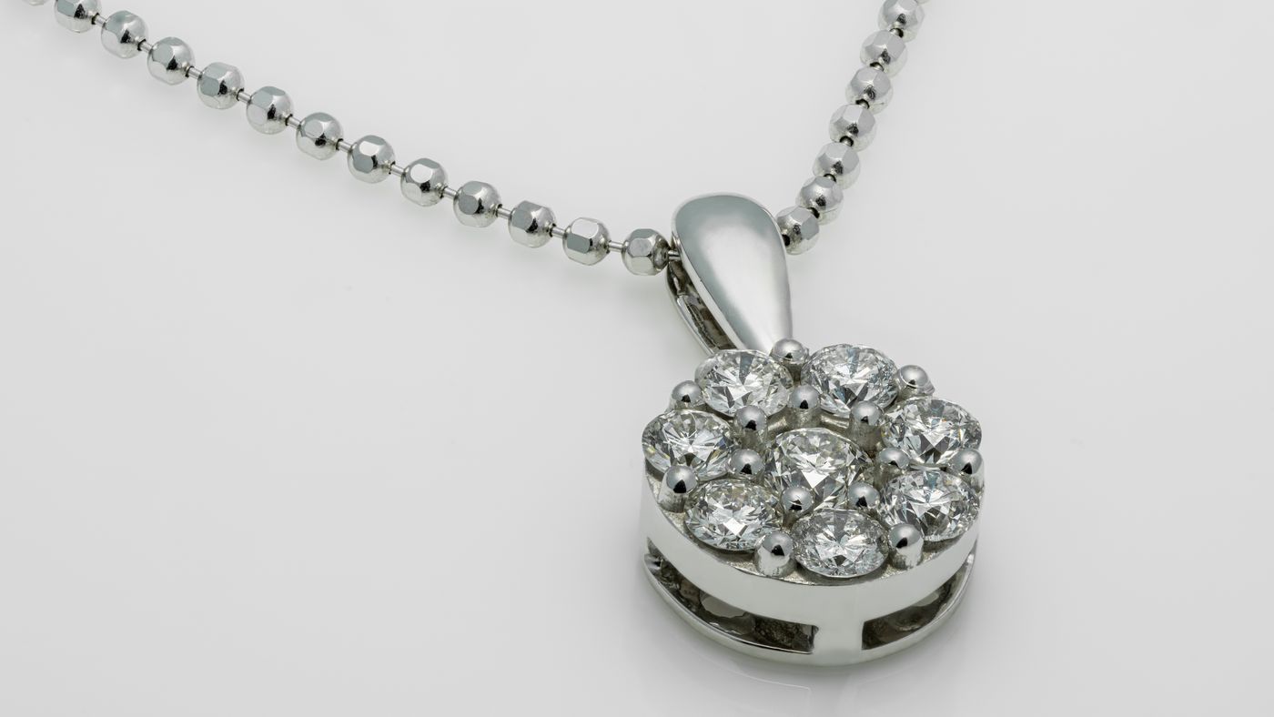 Why Your Diamond Looks Dull, and the One-Minute Fix