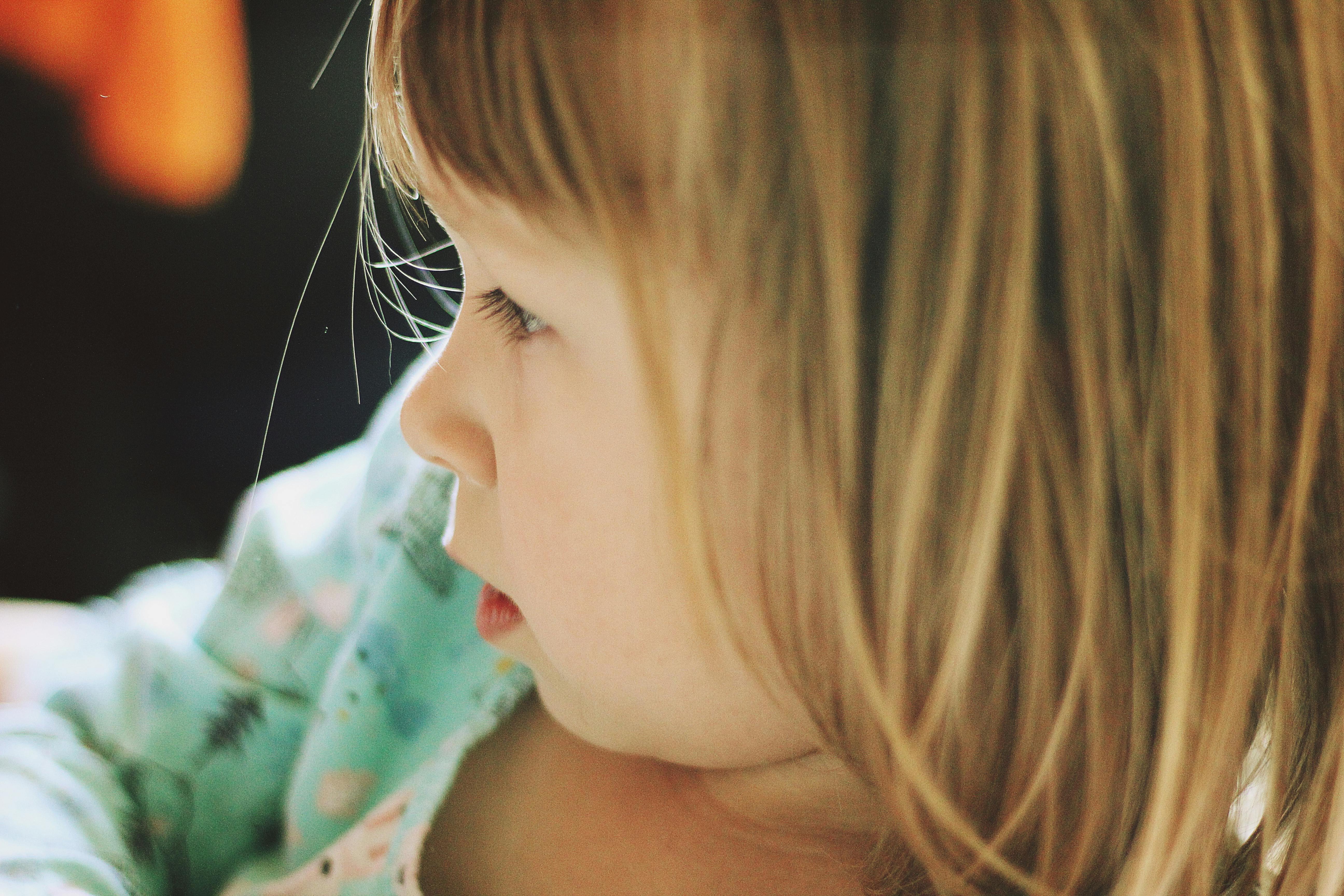 學姐發文曝光愛兒側臉照，揭示生活「碎片化」的循環