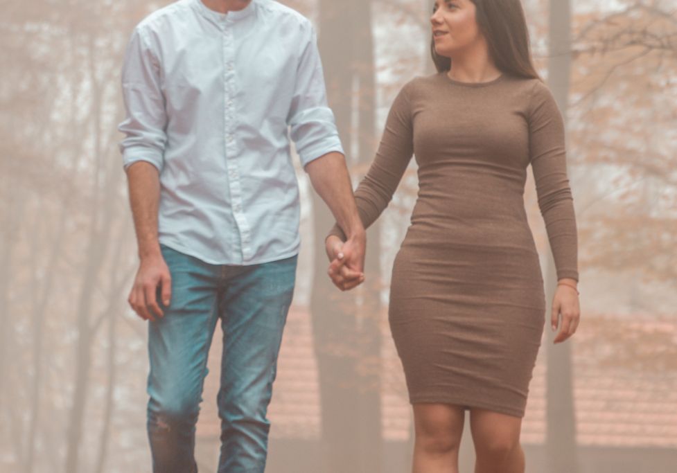 Online dating: starting a conversation on a niche platform