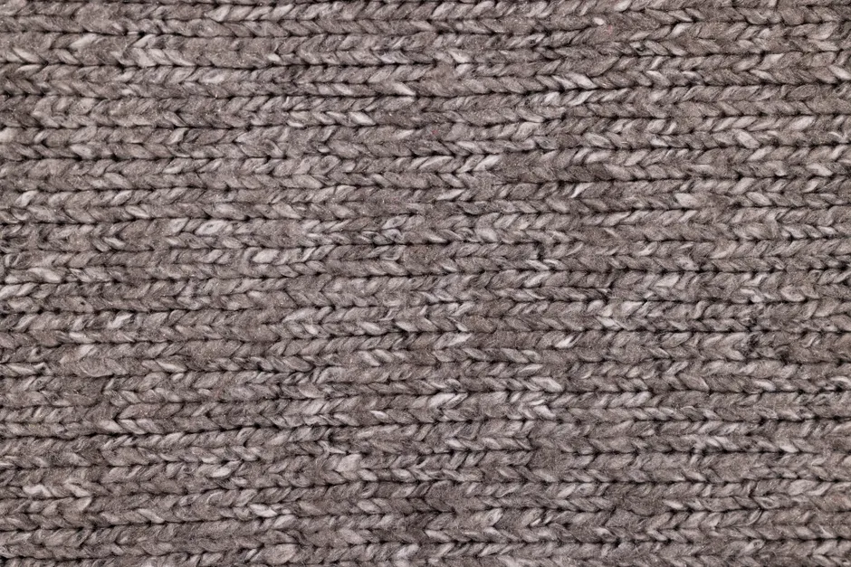 Détail de la texture fine et douce d'un pull en cachemire de qualité premium