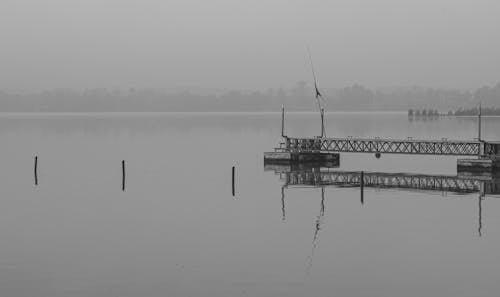 bezplatná Základová fotografie zdarma na téma jezero, krajina, mlha Základová fotografie