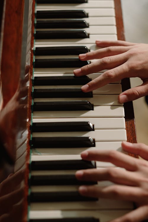 Základová fotografie zdarma na téma detail, hráč na klavír, hrát na piano