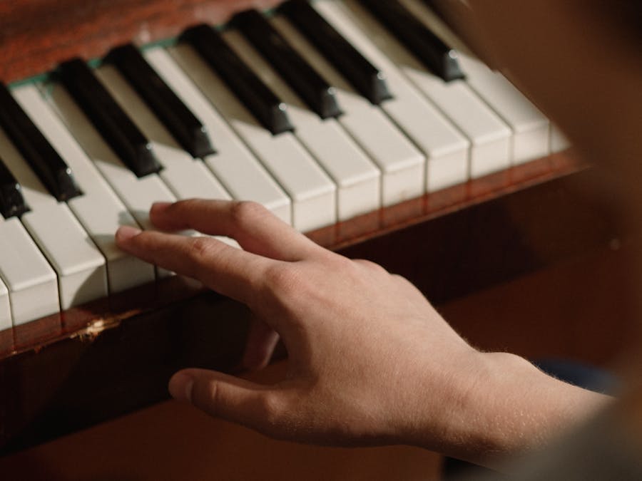 Can piano hurt fingers?