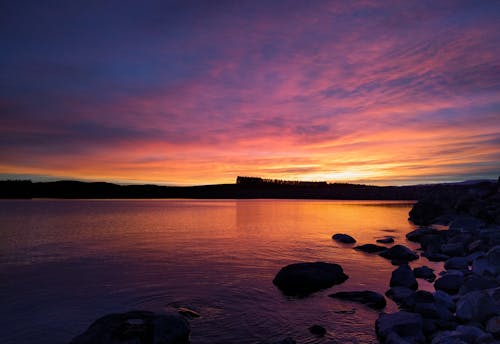 Vista Panorámica Del Lago Durante El Amanecer