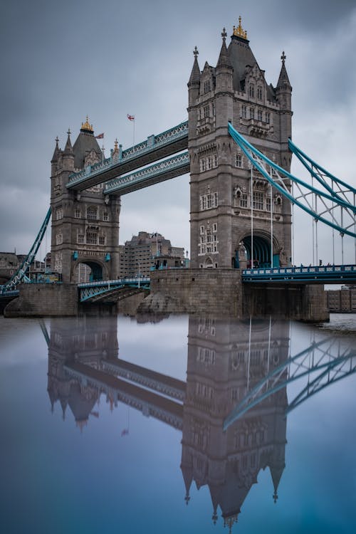 Foto stok gratis Jembatan Menara, London, tembakan vertikal