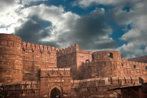 Foto De Castle Under Clouds