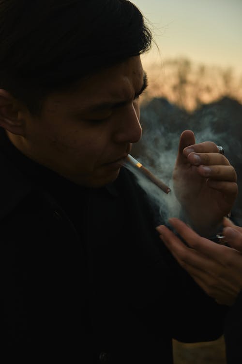 Kostnadsfri bild av cigarett, man, närbild