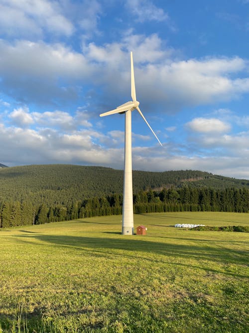 Foto stok gratis bidang hijau, energi terbarukan, kincir angin