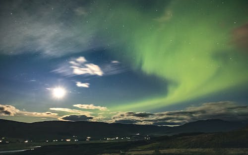 Kostnadsfri bild av aurora borealis, berg, drönarbilder