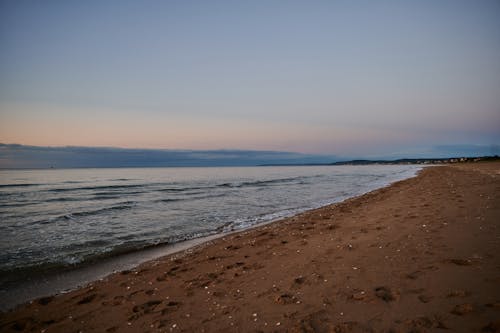 бесплатная Бесплатное стоковое фото с водоем, волны, голубое небо Стоковое фото