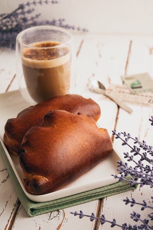 Kostenloses Stock Foto zu becher, brot, brötchen