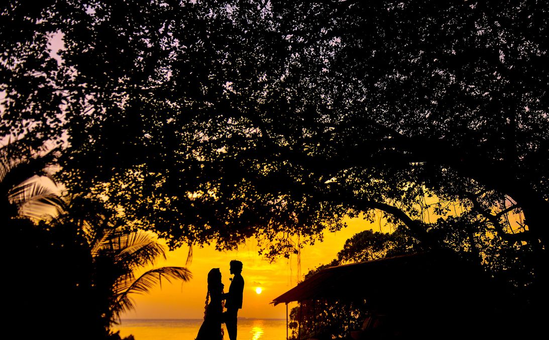 Online dating: starting a conversation on a niche platform