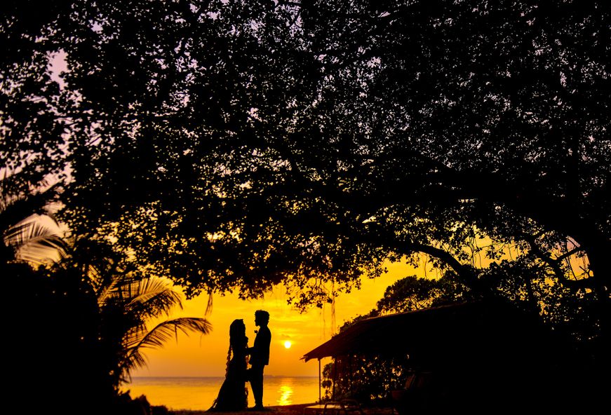 Online dating: starting a conversation on a niche platform