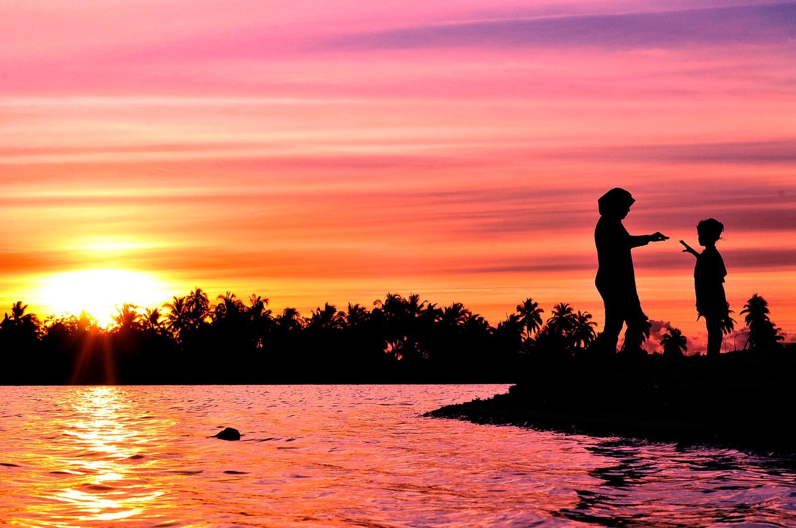 Searching Reddit for the Best Relationship App? Read This First