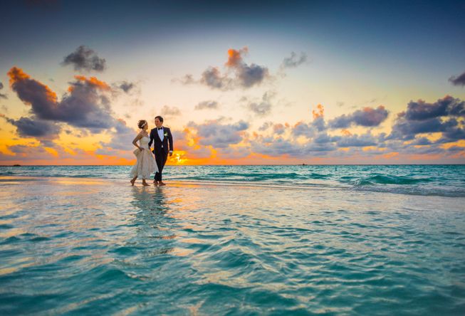 Online dating: starting a conversation on a niche platform