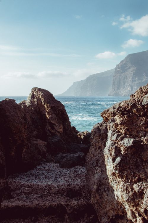 Free Explore the stunning rocky coastline of Santa Cruz de Tenerife with breathtaking ocean views. Stock Photo