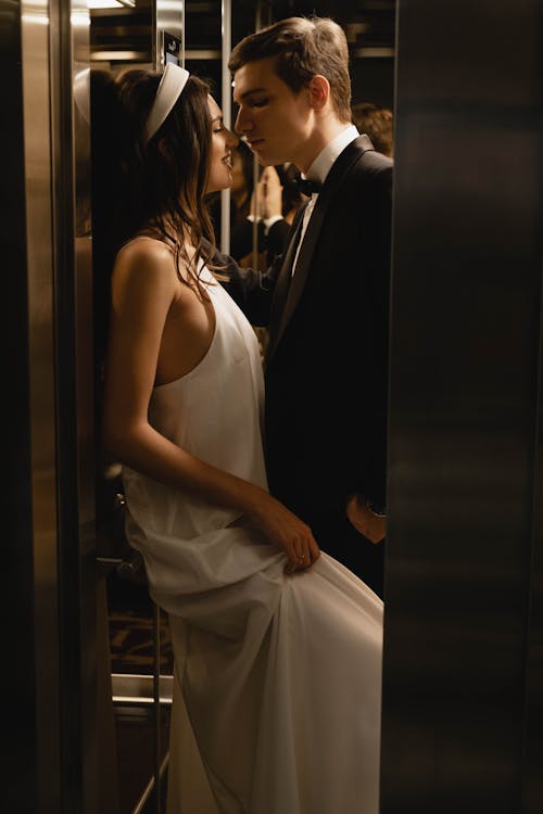 Gratis lagerfoto af elevator, hengivenhed, Kærlighed