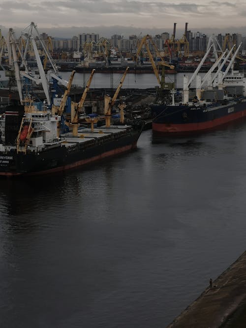 deniz araçları, dikey atış, Liman içeren Ücretsiz stok fotoğraf