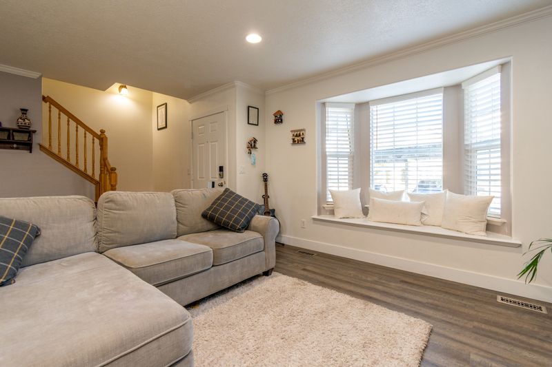 Inspiration: bright bay window in a living room
