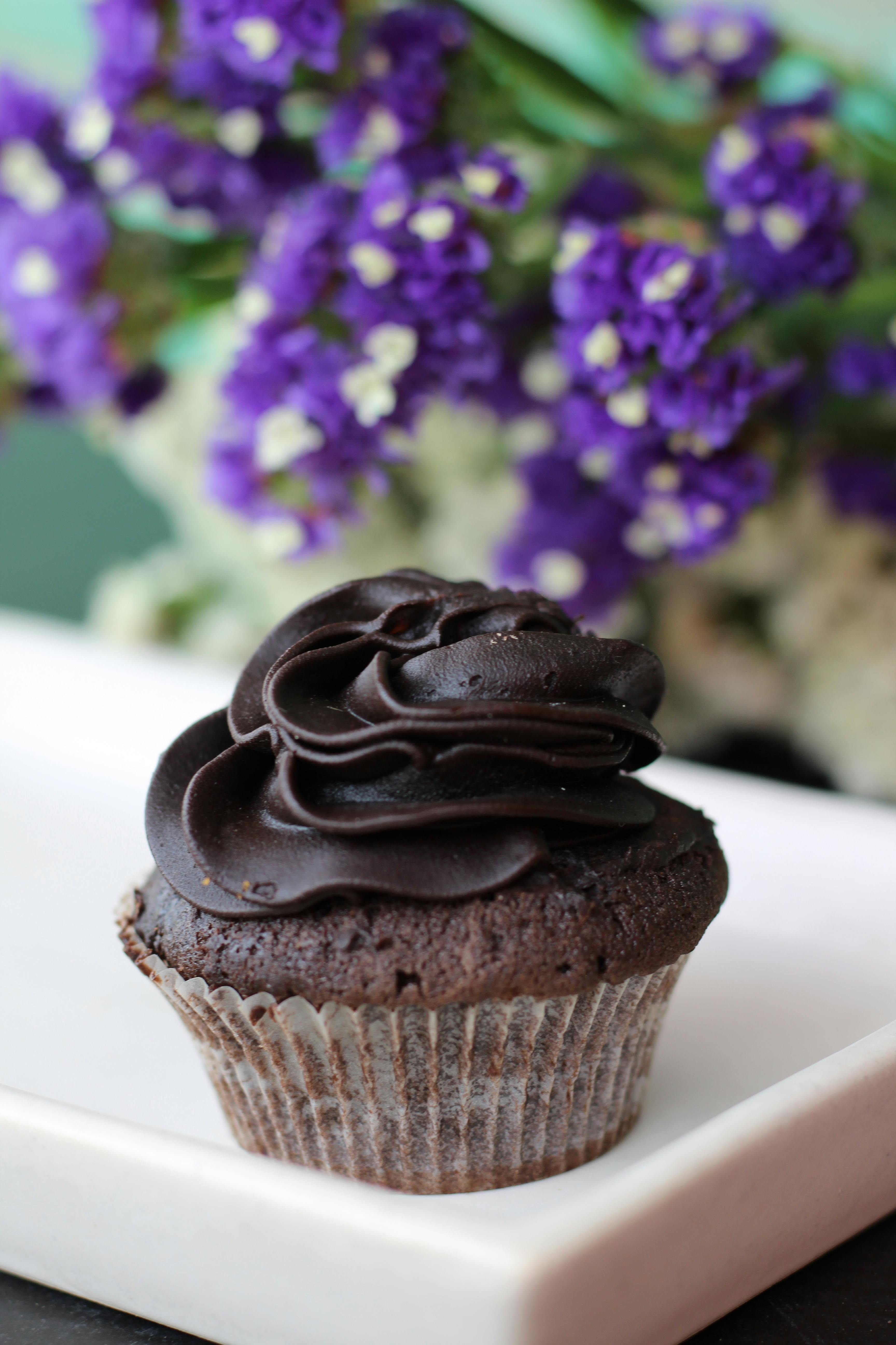 Easy Chocolate Cupcakes - Rich And Delish