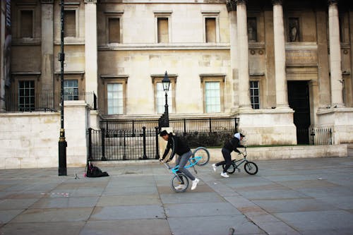 Základová fotografie zdarma na téma akrobacie, centrální londýn, cyklistar