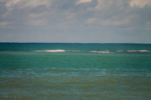 Crashing Waves on the Ocean under the Sky