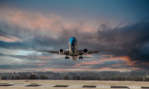 Immagine gratuita di aeroplano, bel cielo, cielo drammatico