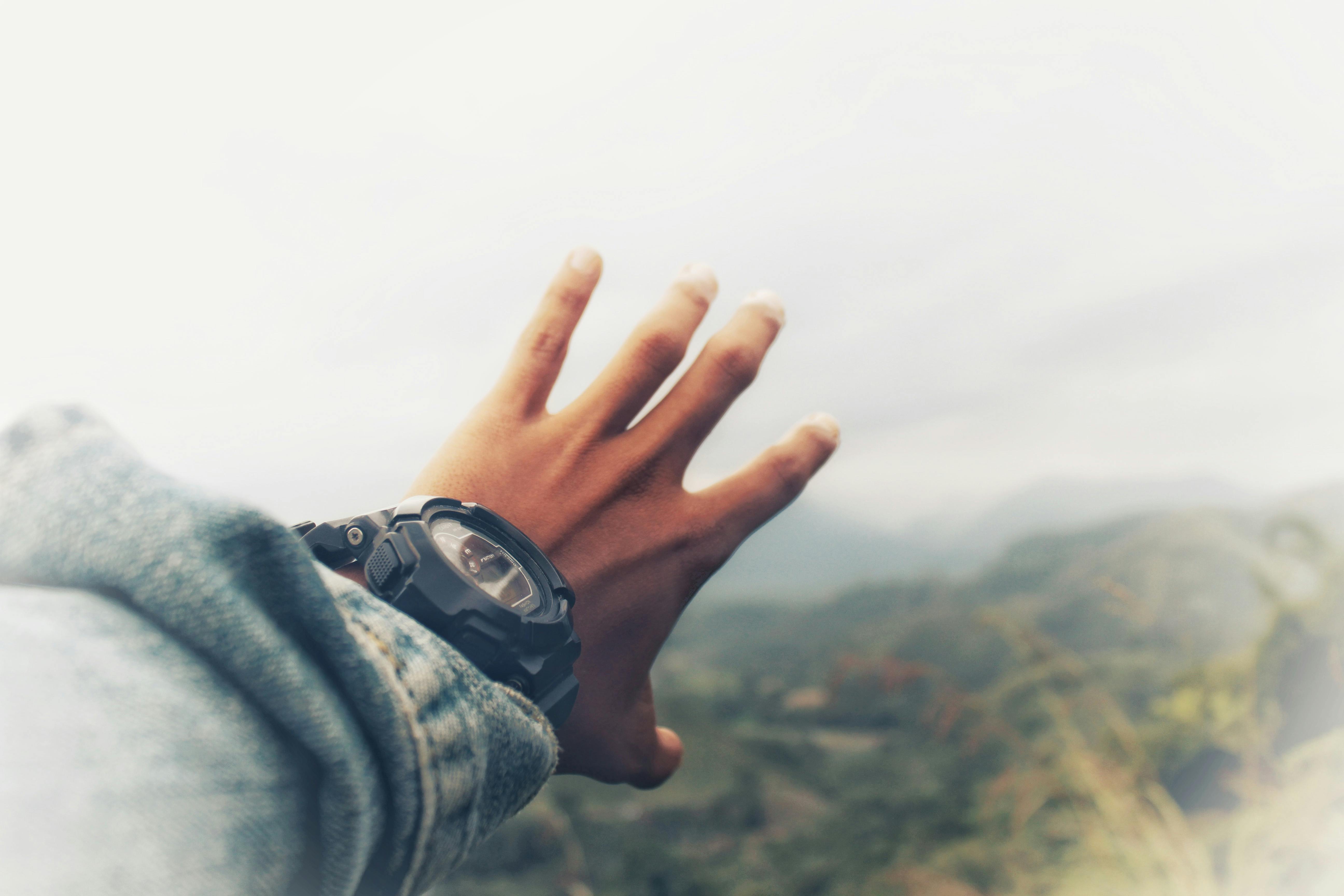 Foto stok gratis tentang adult hand nature tumblr alone dream outdoorchallenge