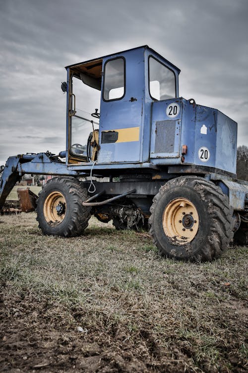 Бесплатное стоковое фото с сельскохозяйственное оборудование, трактор, транспортное средство
